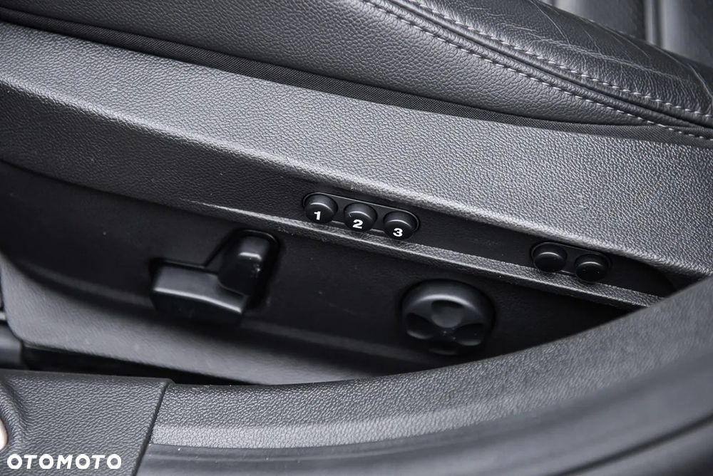 Alfa Romeo Giulia 2.0 Turbo 16V AT8-Q4 Veloce - 24