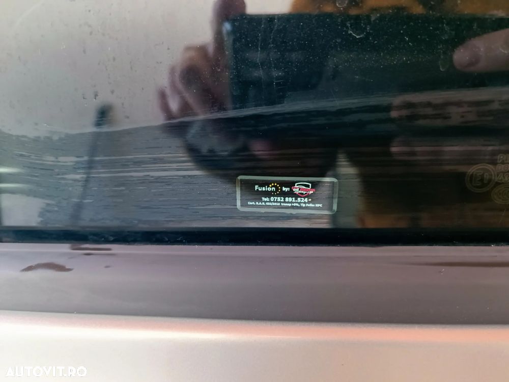 Volkswagen Touran 2.0 TDI SCR DSG Comfortline - 30