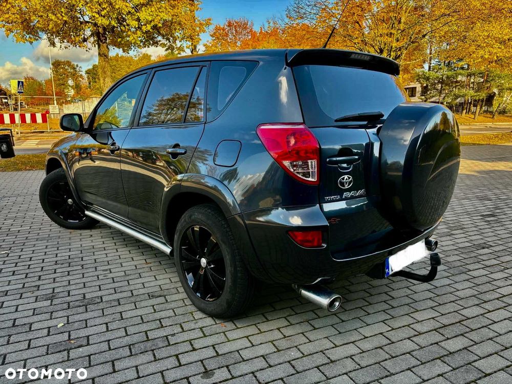 Toyota RAV4 - 1