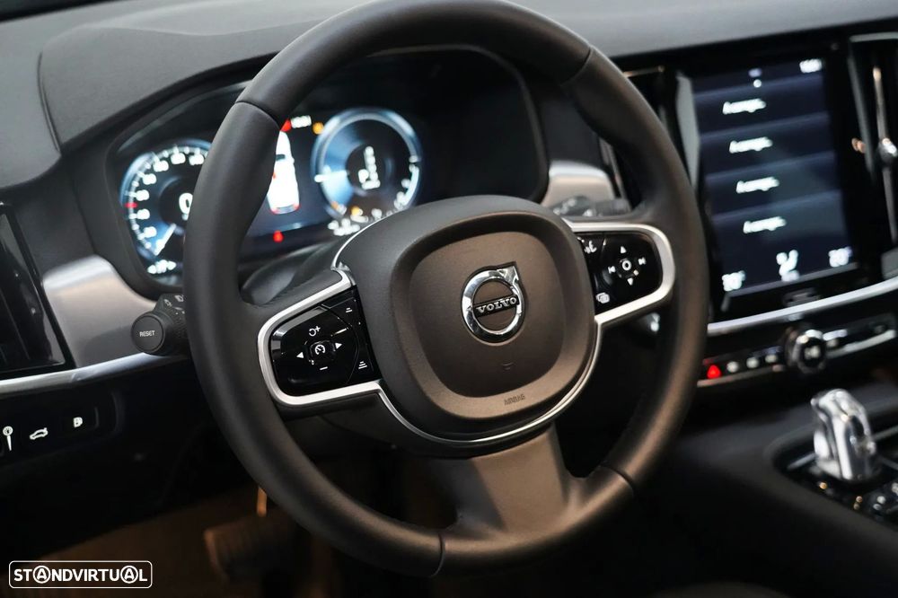 Volvo V90 2.0 T8 Momentum Plus AWD Geartronic - 8