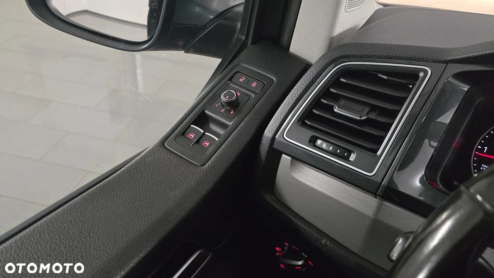 Volkswagen Multivan - 18