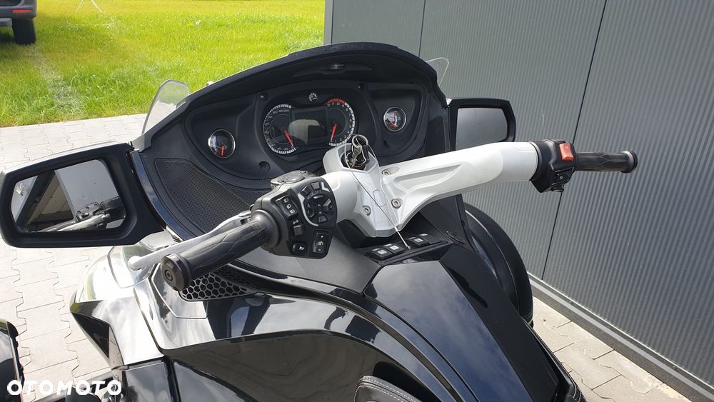 Can-Am Spyder - 16