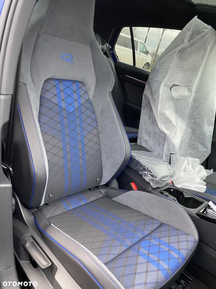 Volkswagen Golf VIII 2.0 TSI 4Motion R DSG - 9