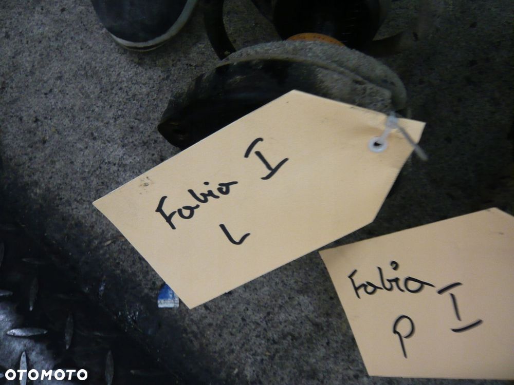 Mcpherson zwrotnica prawy lub lewy Skoda Fabia I - 2