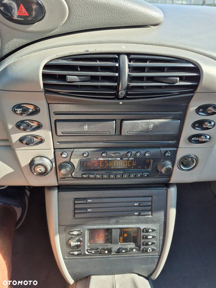 Porsche 911 Carrera - 11