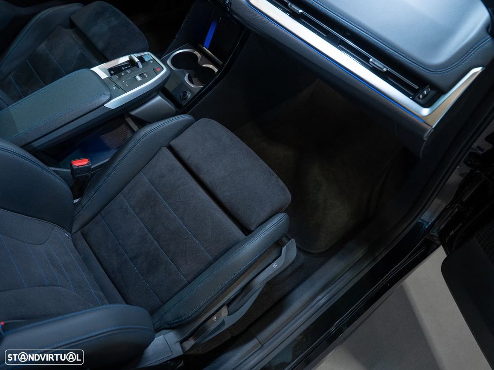 BMW iX1 eDrive20 Pack Desportivo M - 22