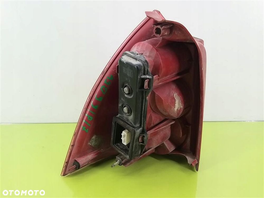 Lampa prawa tylna tył Peugeot 307  I 2001-2008 VALEO 5 DRZWI - 4
