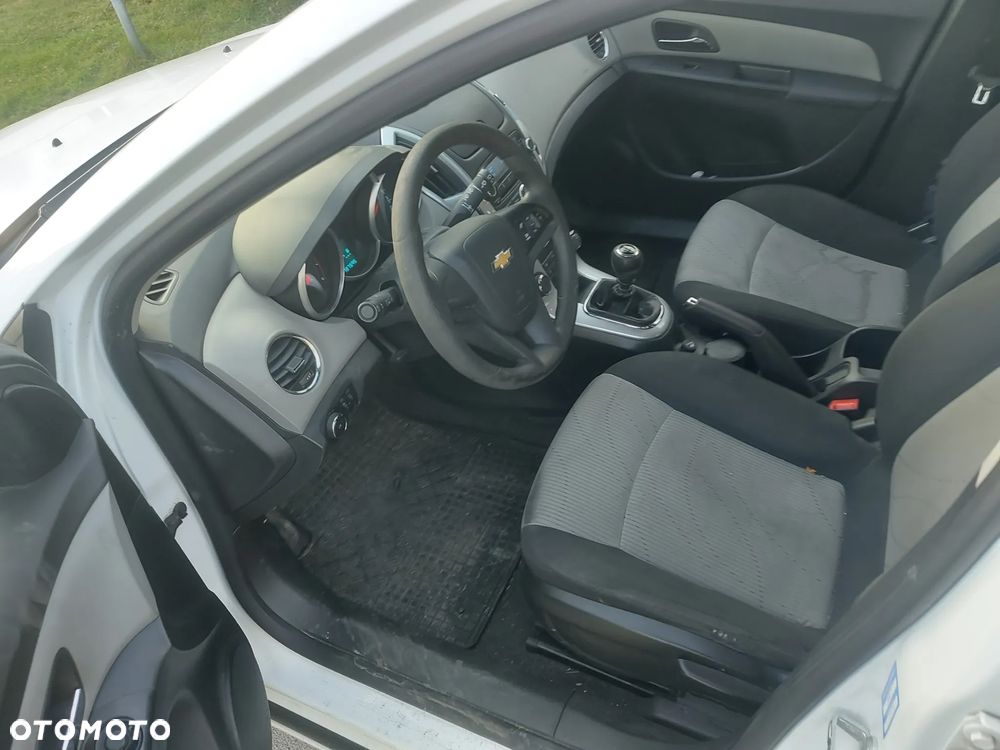 Chevrolet Cruze 1.6 LS - 9