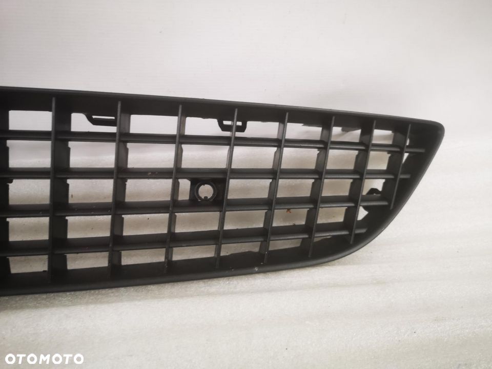 OPEL ASTRA H III GTC 05-09 KRATKA ŚRODKOWA ZDERZAKA PRZEDNIEGO / PRZÓD NR 13225758 NR AUKCJI NK120 - 7
