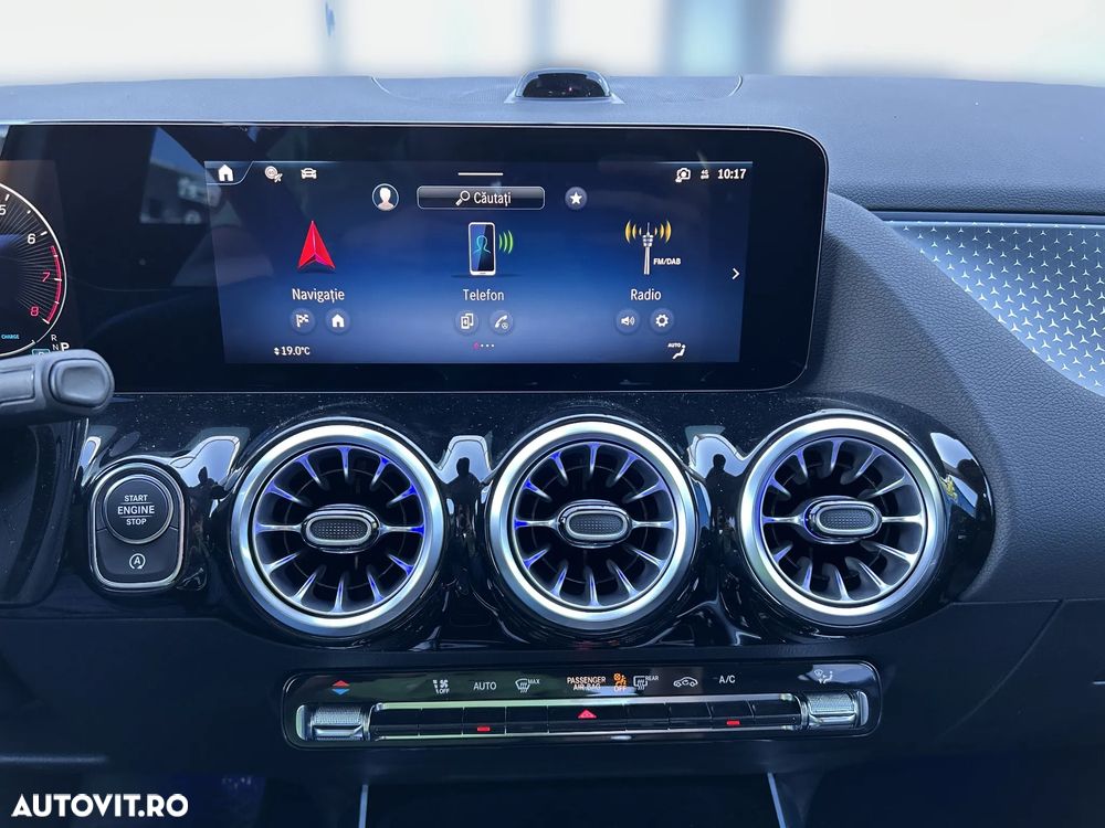 Mercedes-Benz GLA 220 4MATIC MHEV - 17