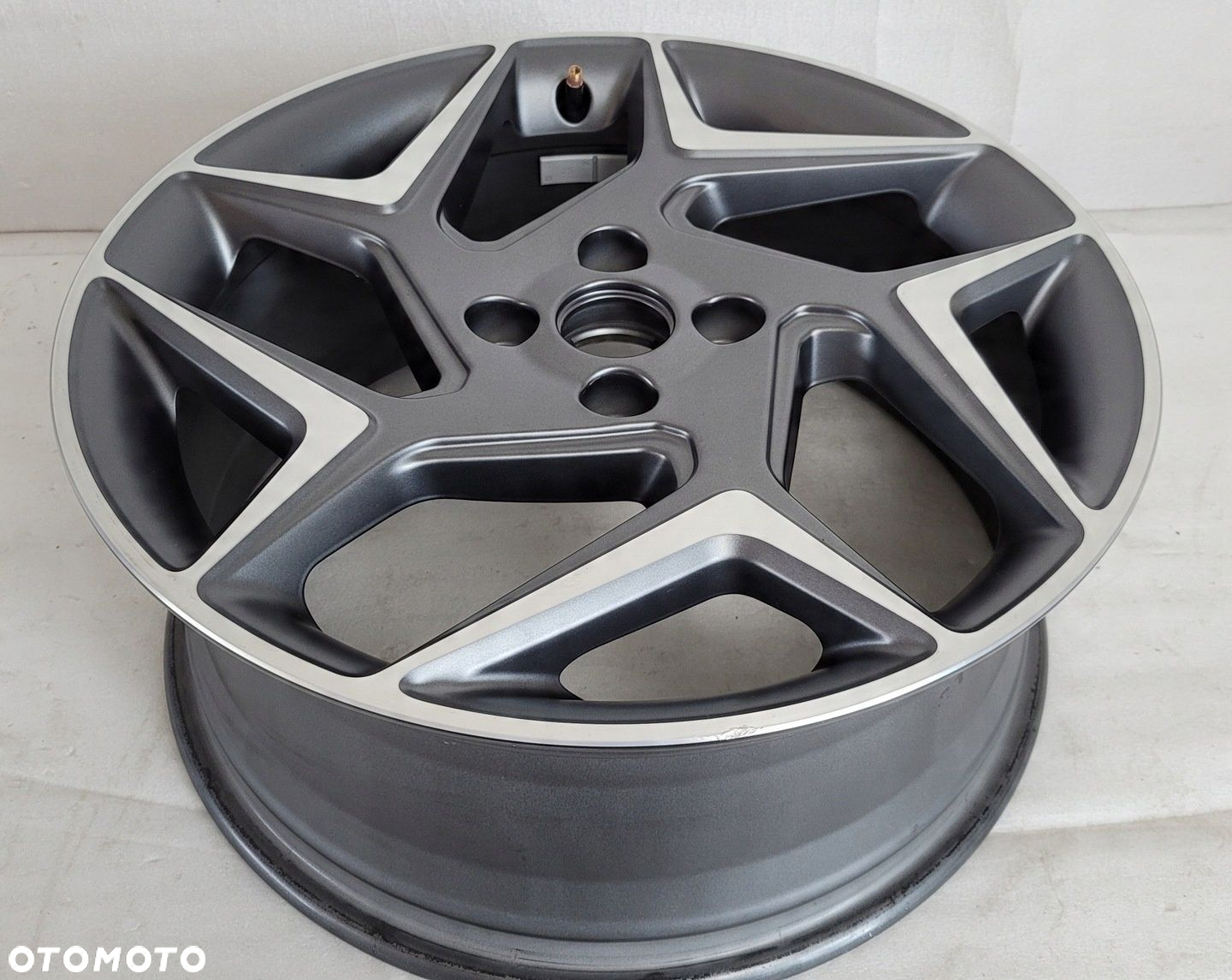 FELGA FORD FIESTA MK8 7,5x18 18 ET42,5 4x108 - 6