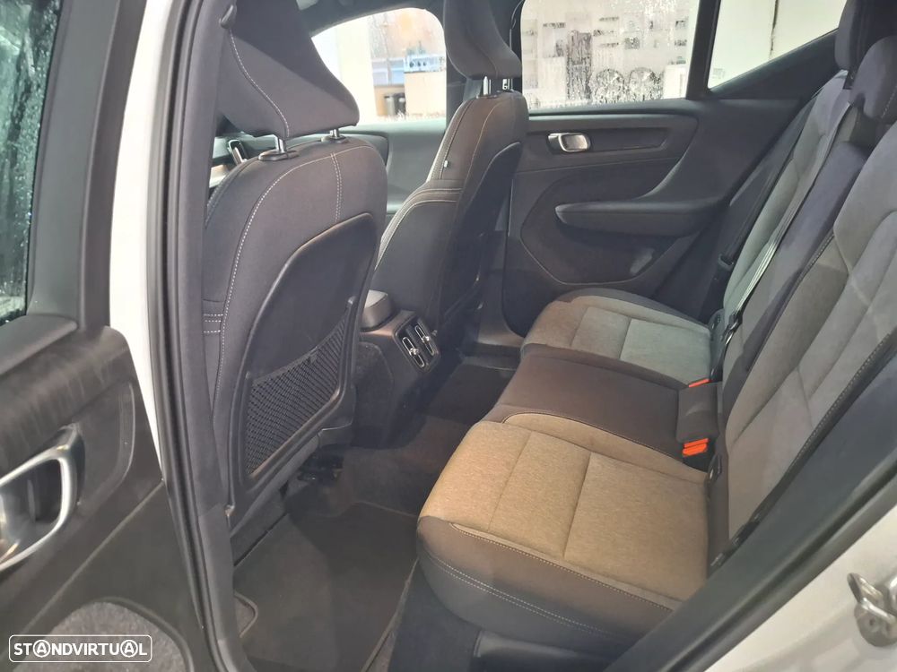 Volvo XC 40 2.0 B3 Plus Dark - 11