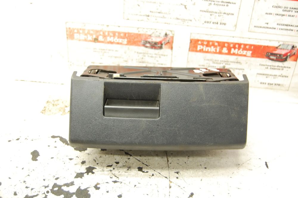 SCHOWEK FOTELA  PASAŻERA PRAWY PRZÓD AUDI A6 C6 4F0882601/ 4F0882602 - 4