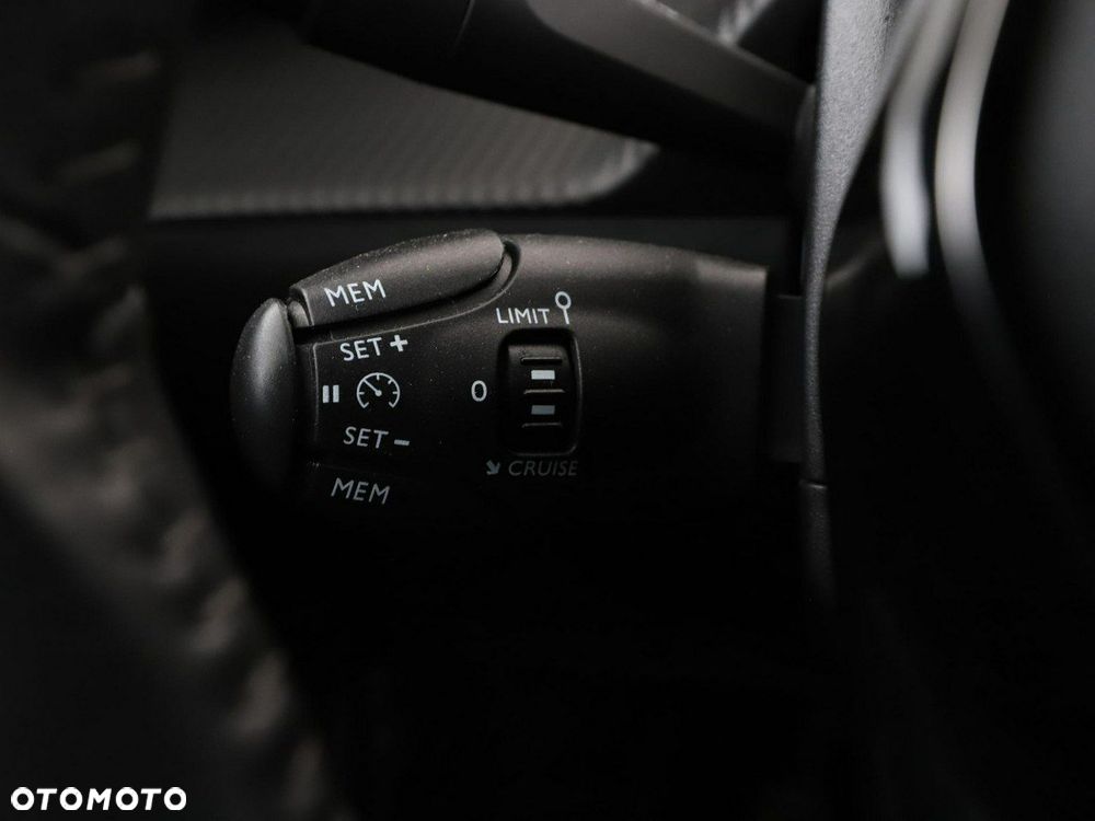 Peugeot 2008 Benzin 100 Allure - 33