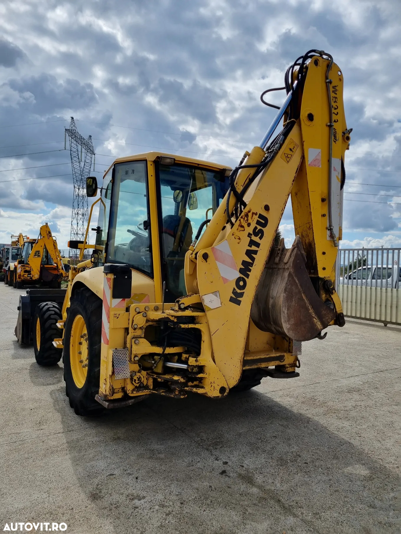 Komatsu WB97 R-2 - 10