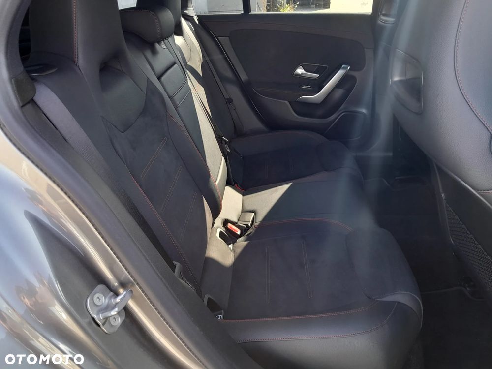 Mercedes-Benz CLA 200 7G-DCT - 17