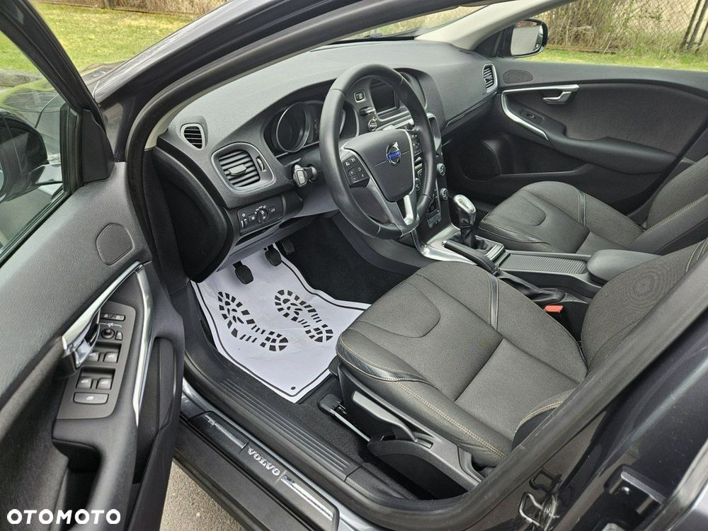 Volvo V40 Cross Country - 10