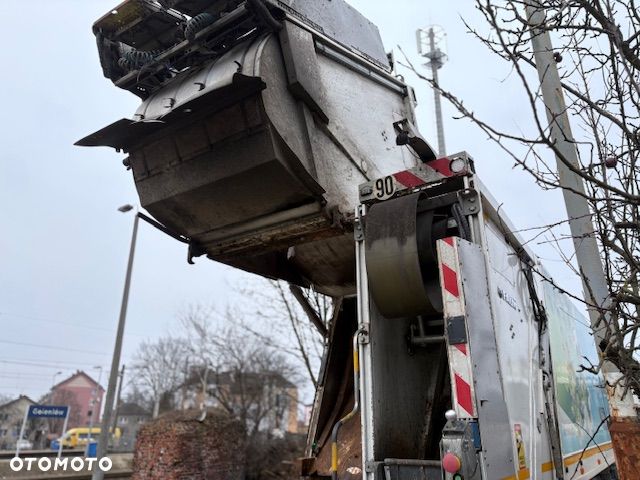 Renault D26 Wide śmieciarka Euro 6 - 10