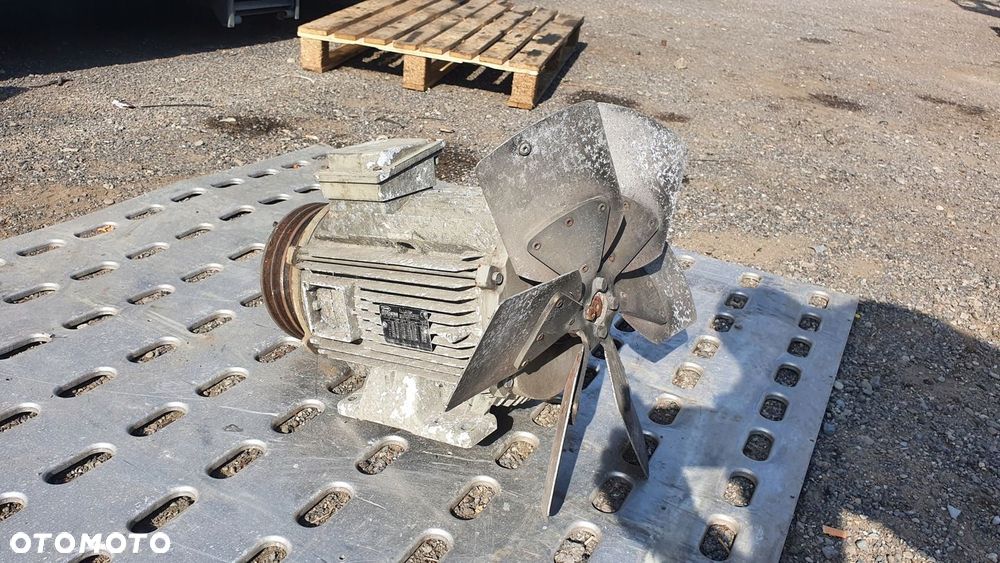 Silnik Elektryczny z Wiatrakiem Carrier Supra 950 - 4