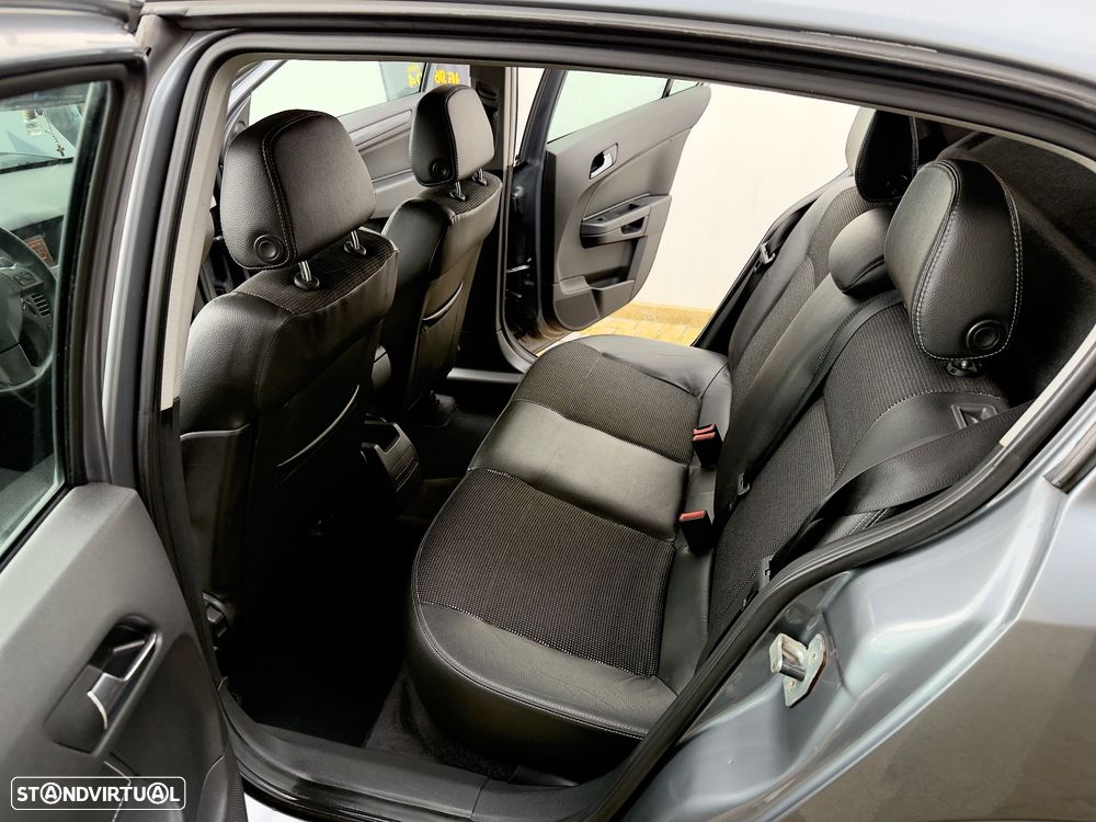 Opel Astra 1.3 CDTi Cosmo - 40