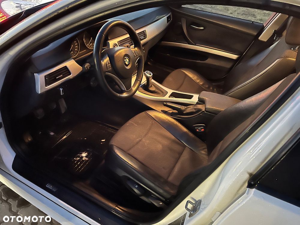 BMW Seria 3 320i - 4