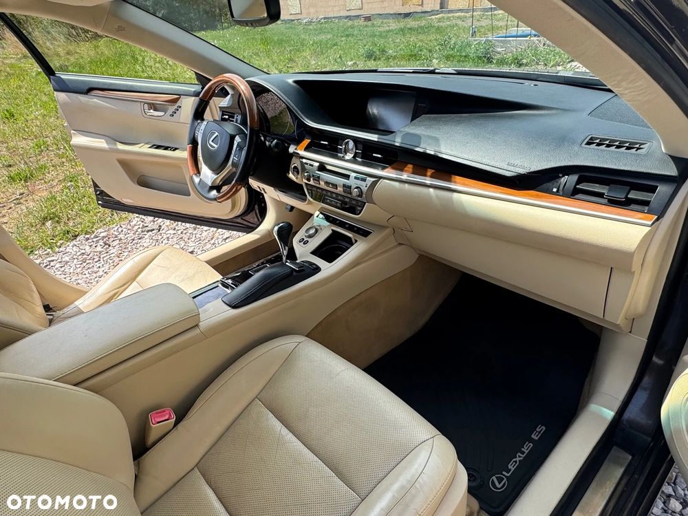 Lexus ES Standard - 19