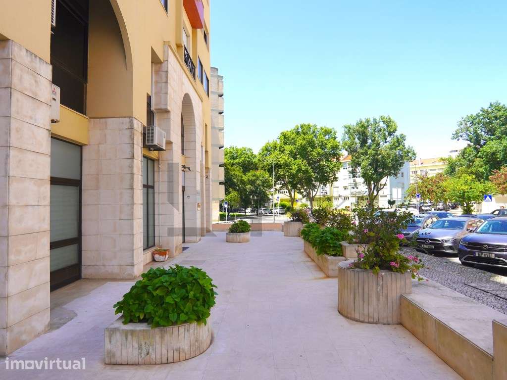 Apartamento T2 com Garagem e Arrecadação para Venda em Benfica, Lisboa - Grande imagem: 5/27