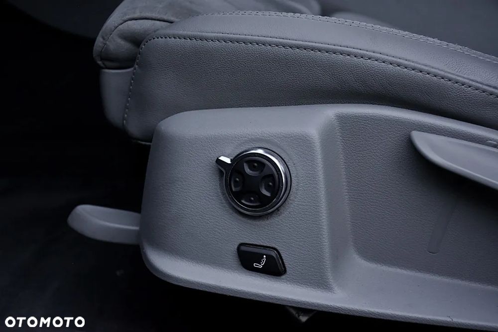 Audi A4 Avant 2.0 TDI Design S tronic - 29