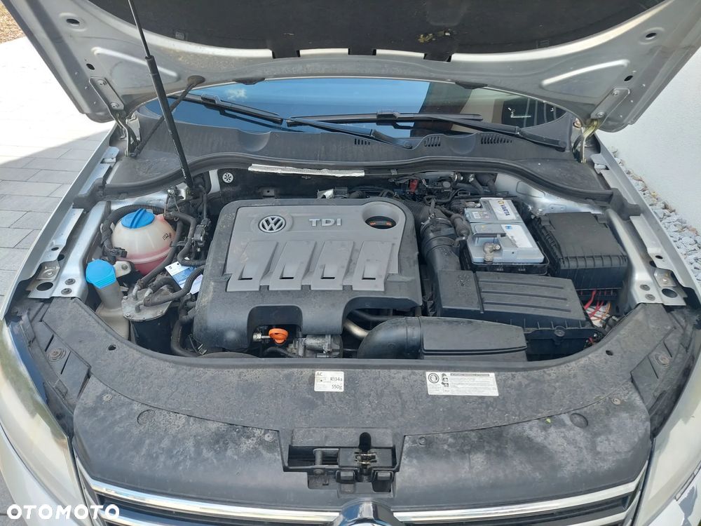 Volkswagen Passat - 12
