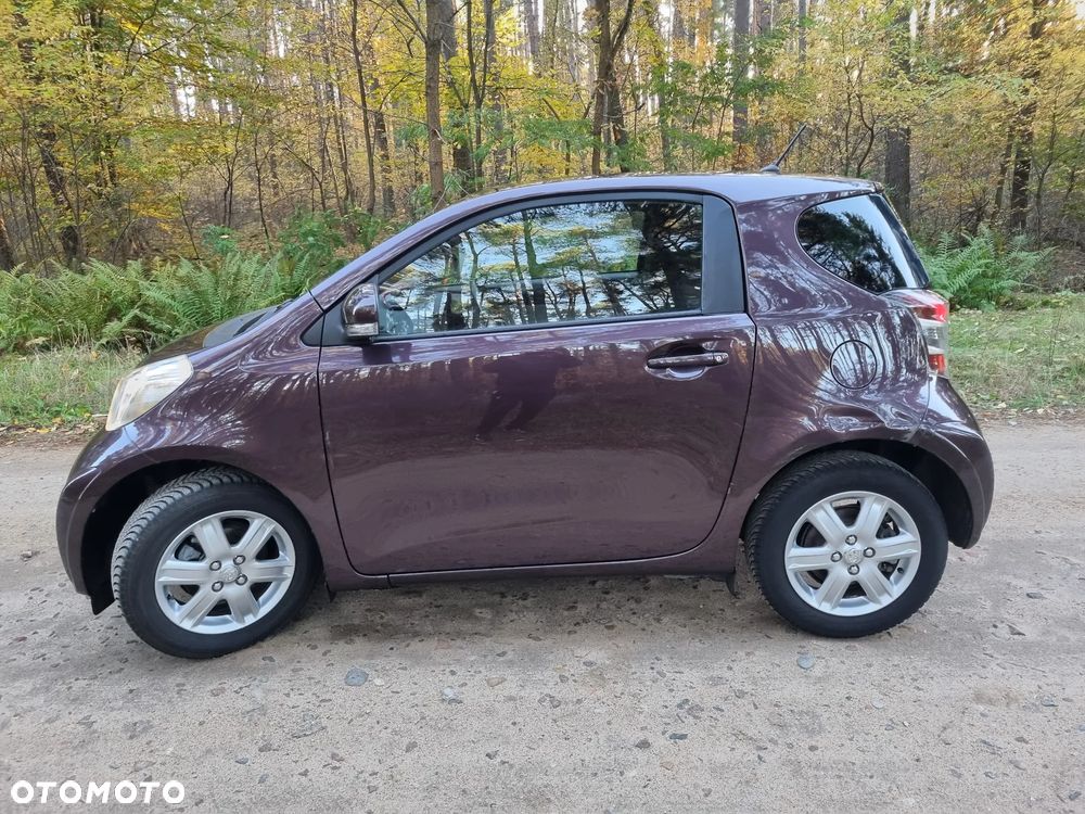 Toyota iQ - 26