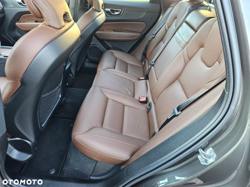 Volvo XC 60 B4 D AWD Essential - 15