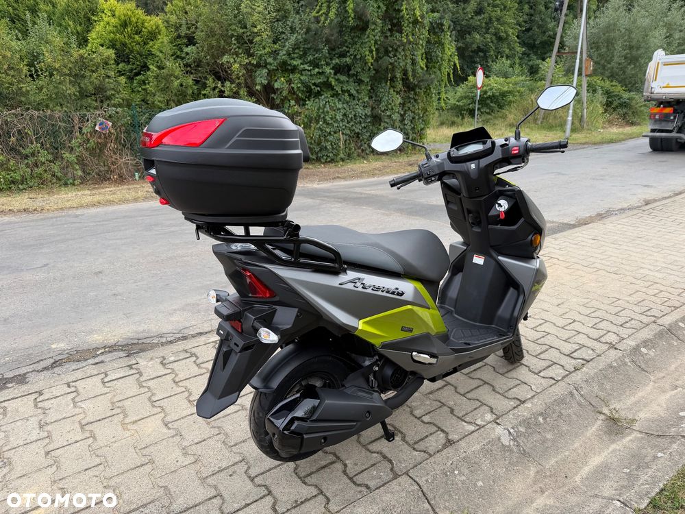 Suzuki Avenis - 25