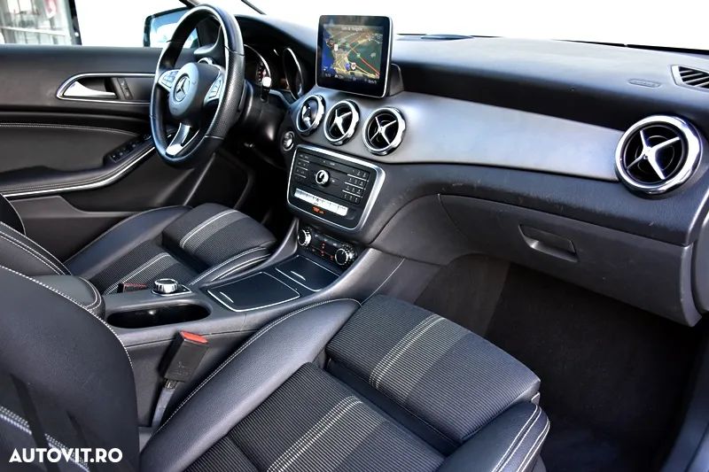 Mercedes-Benz GLA 180 7G-DCT Urban - 15