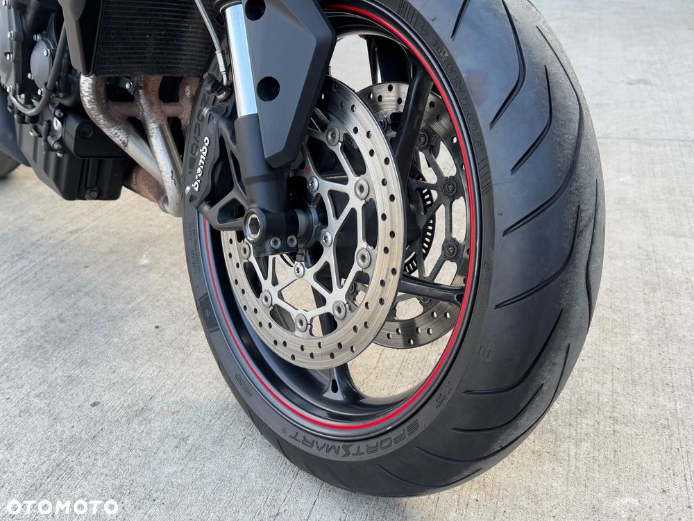 Triumph Street Triple - 11