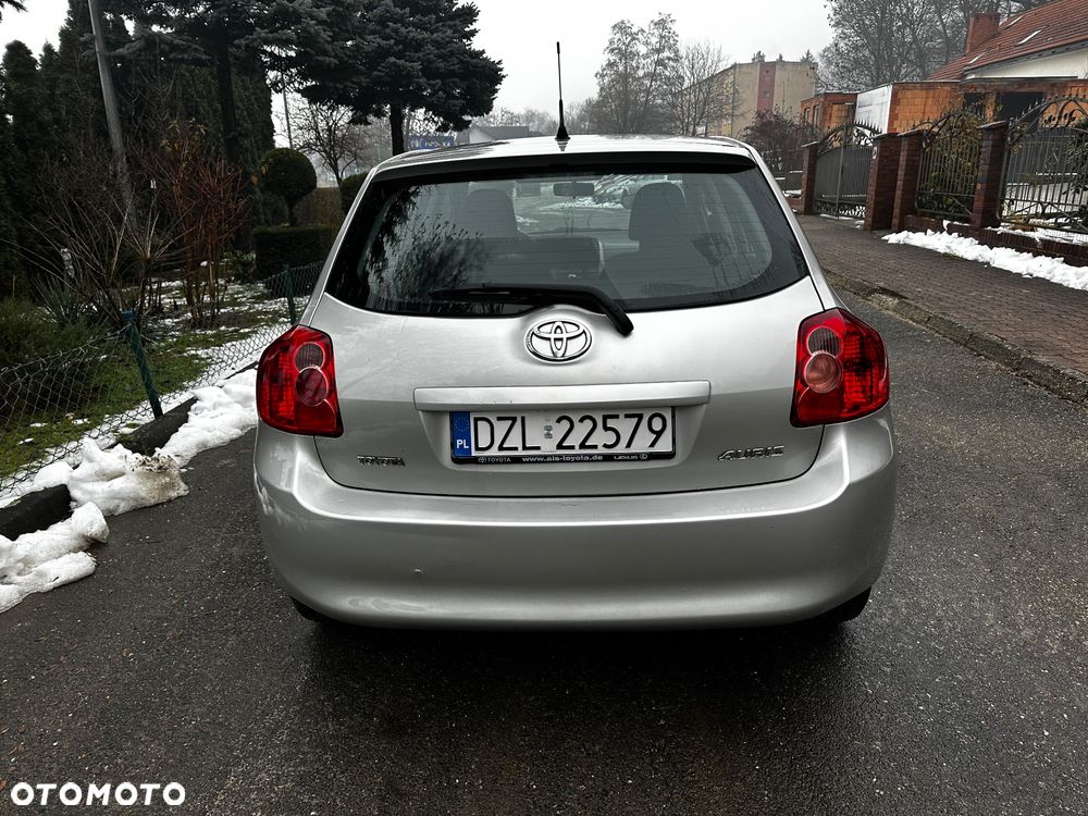 Toyota Auris 1.6 VVT-i Executive - 11