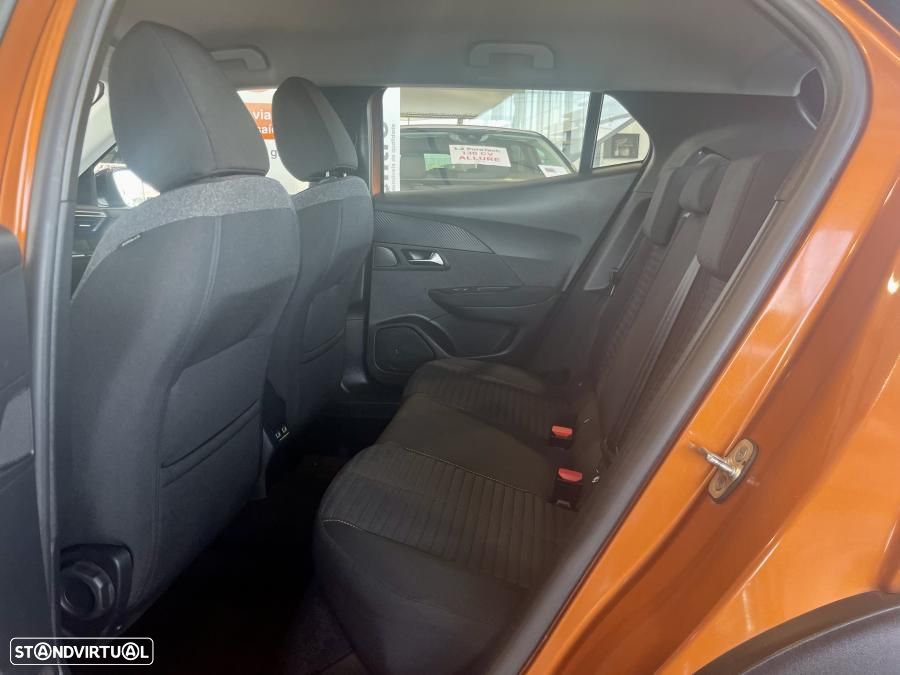 Peugeot 2008 1.2 PureTech Active Pack EAT8 - 24