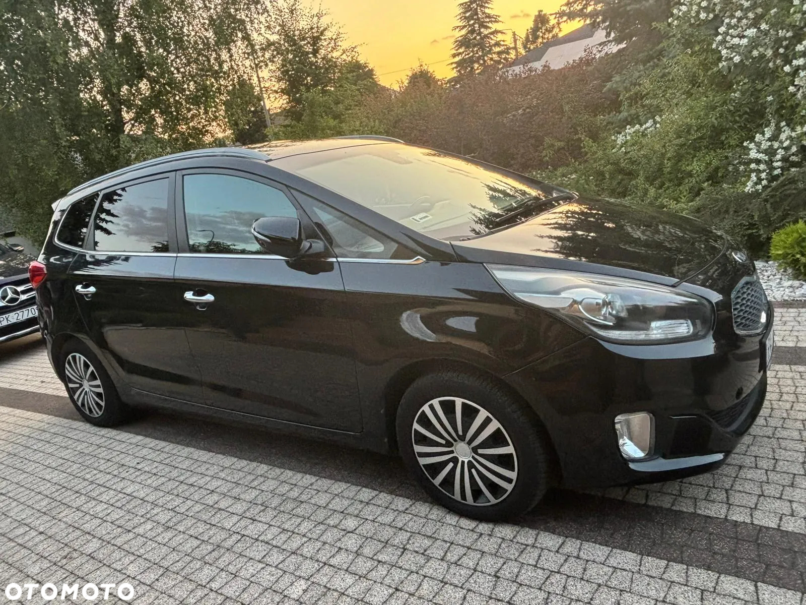 Kia Carens - 2