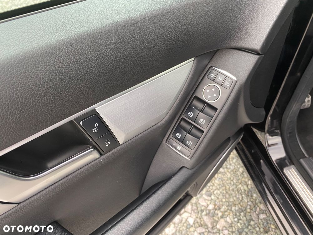Mercedes-Benz Klasa C 180 CGI Automatik BlueEFFICIENCY Avantgarde - 21