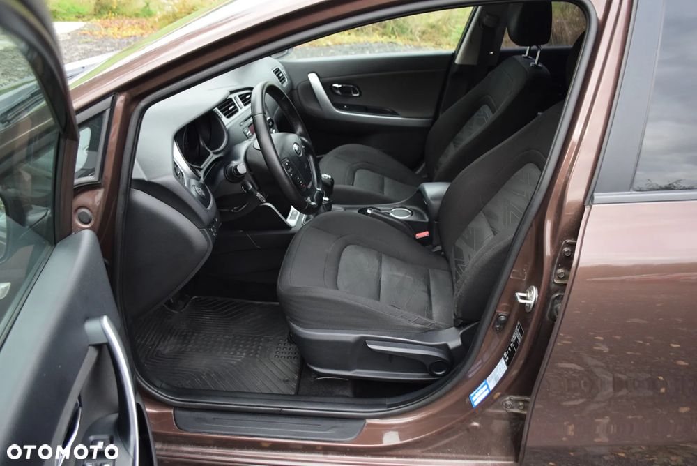 Kia Ceed 1.6 GDI Dream Team Edition - 11