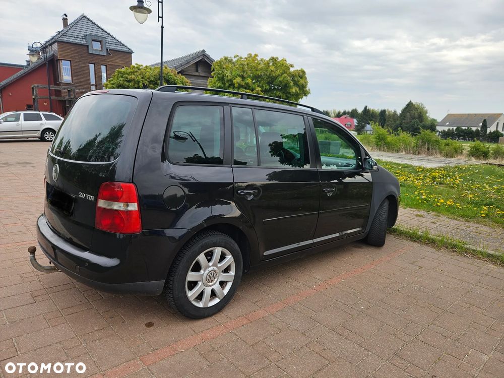 Volkswagen Touran 2.0 TDI Highline DSG - 4