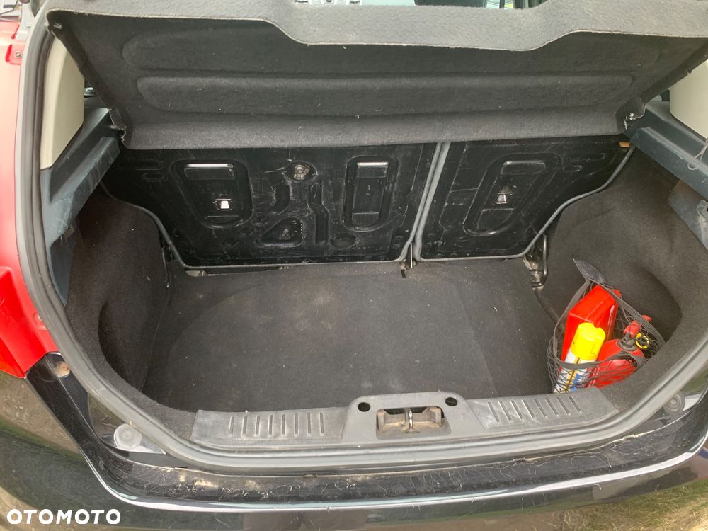 Ford Fiesta 1.25 Ambiente EU5 - 13
