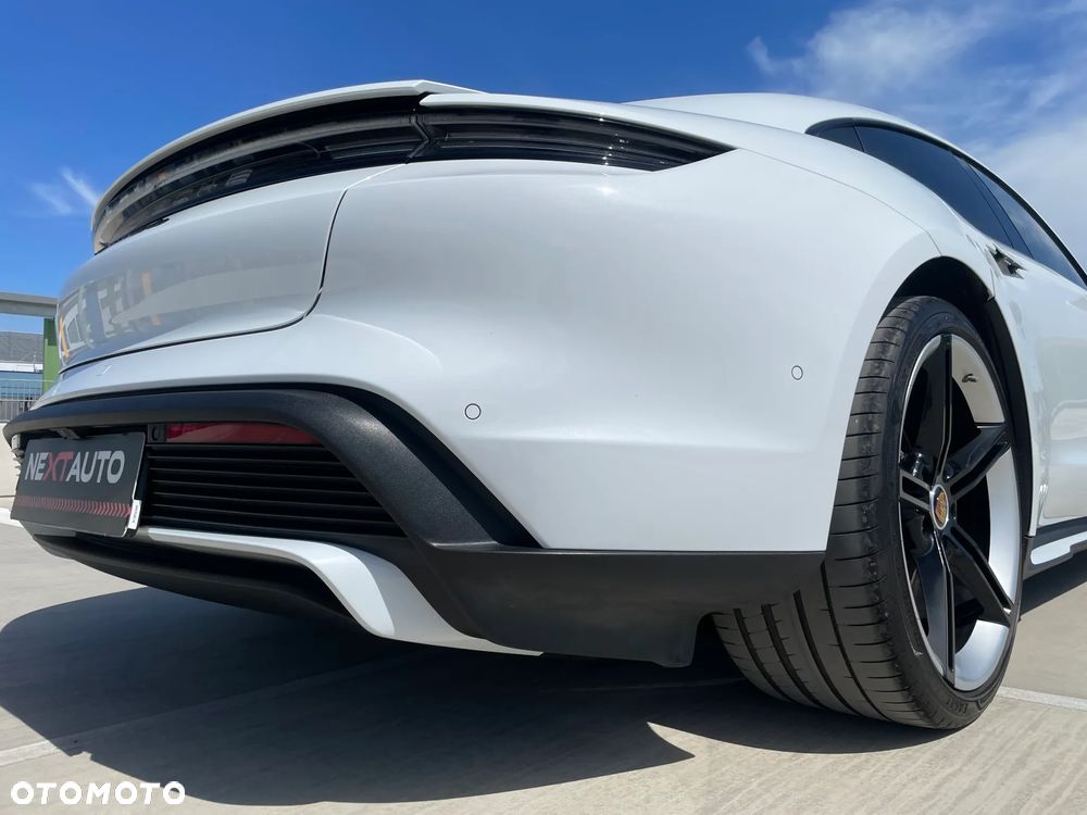 Porsche Taycan Turbo - 16