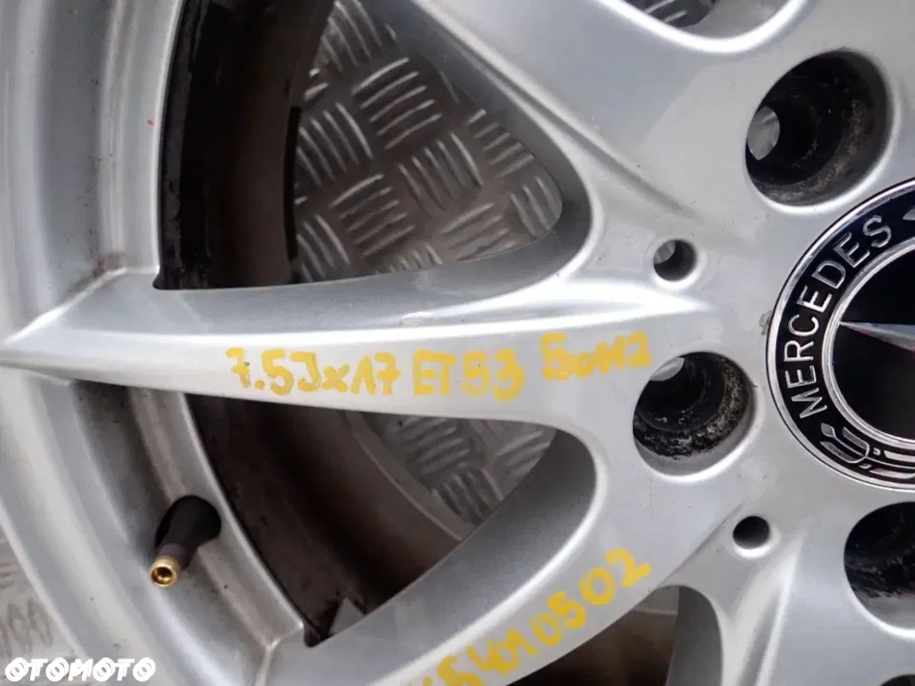 FELGI ALUMINIOWE MERCEDES 7,5JX17 ET 53 5X112 A1664010502 DOSTĘPNE 2 KOMPLETY, 1 Z KOMPLETÓW JEST Z OPONAMI 235/65/17 ZI - 4