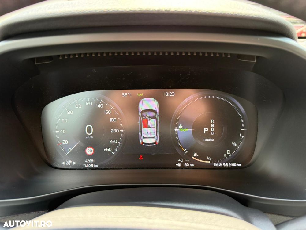 Volvo XC 40 T5 Twin Engine DKG Momentum Pro - 32
