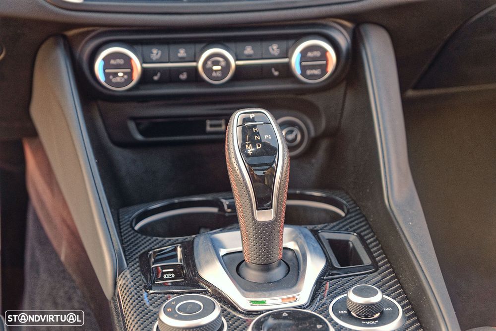 Alfa Romeo Giulia 2.0 T Estrema Q4 AT8 - 29