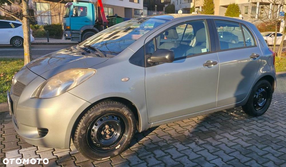Toyota Yaris - 10
