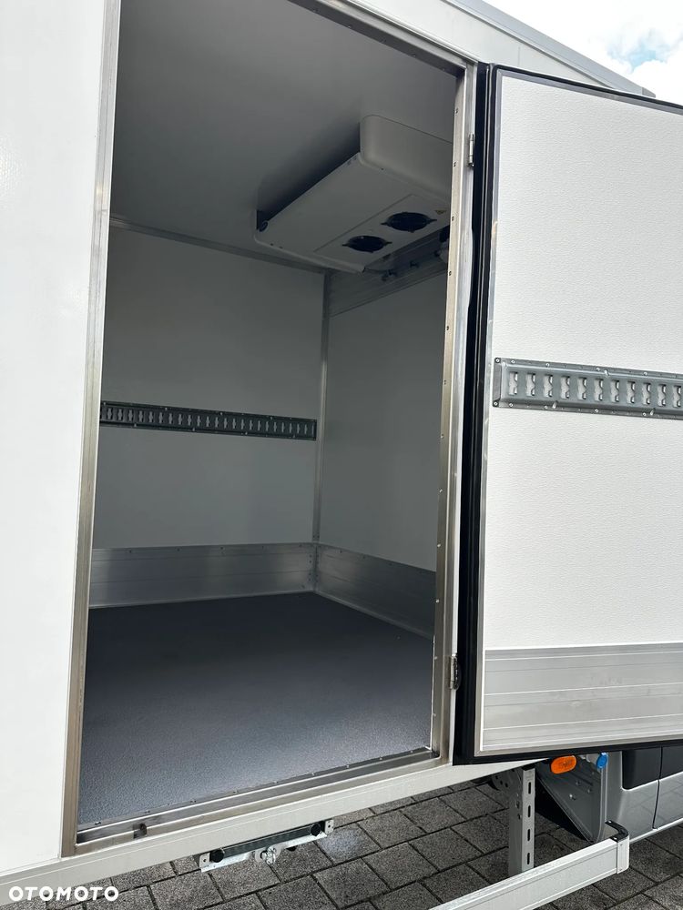 Mercedes-Benz Sprinter - 32