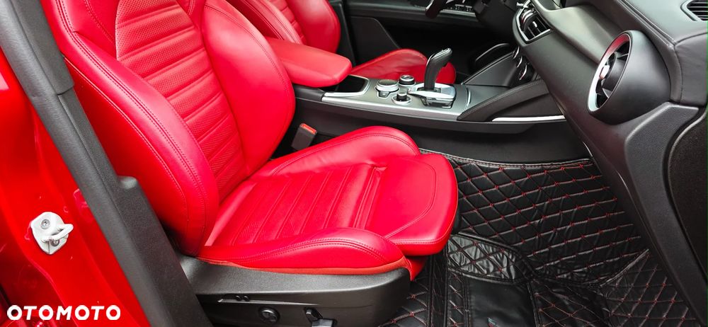 Alfa Romeo Stelvio 2.0 Turbo 16V AT8-Q4 Veloce Ti - 14