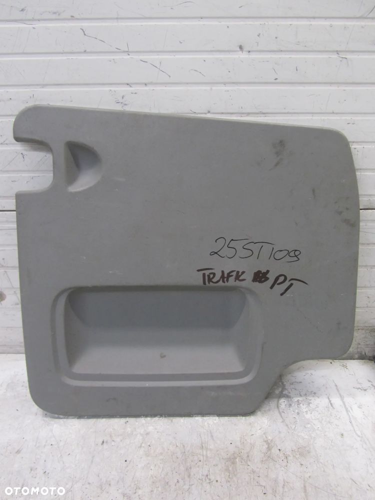 Renault Trafic-Vivaro 01-14r tapicerka drzwi prawy tył - 1