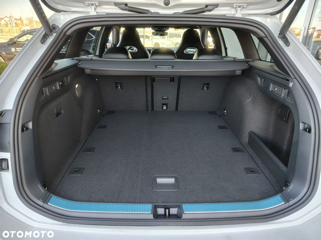 Volkswagen Passat 2.0 TDI SCR 4Mot R-Line Plus DSG - 11